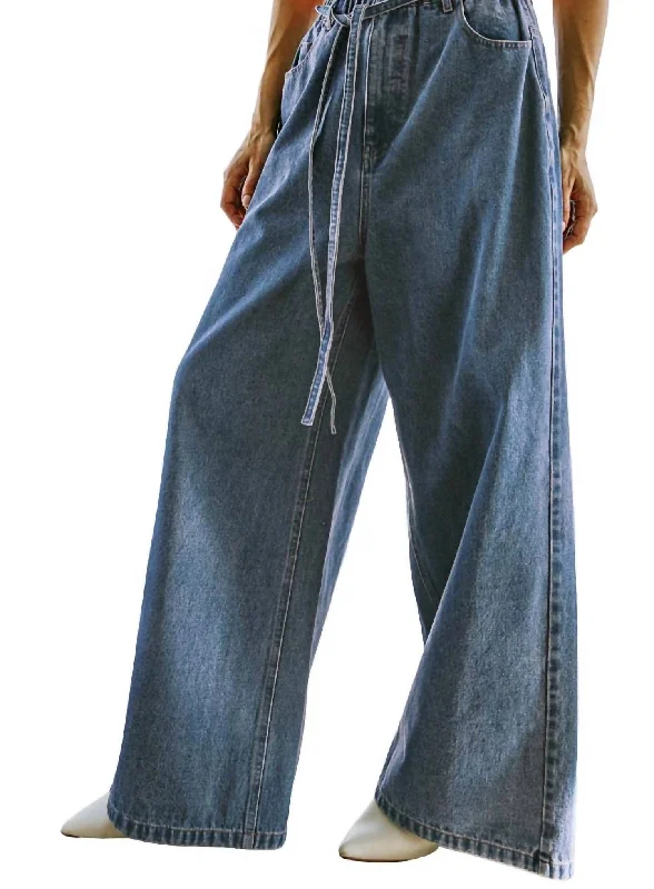 High-end Design Relaxed Denim Jeans In Medium Indigo