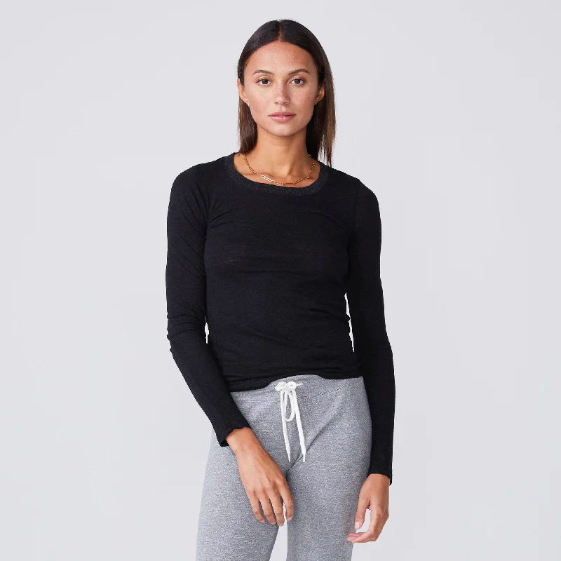 Effortless Wear Textured Tri-Blend Fitted Long Sleeve Crew