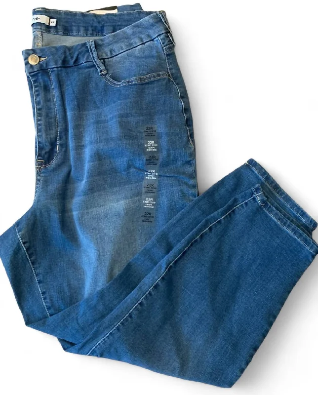 Relaxed Fit Wear Women's Ultimate Stretch Curvy High-Rise Jeans In Medium Wash