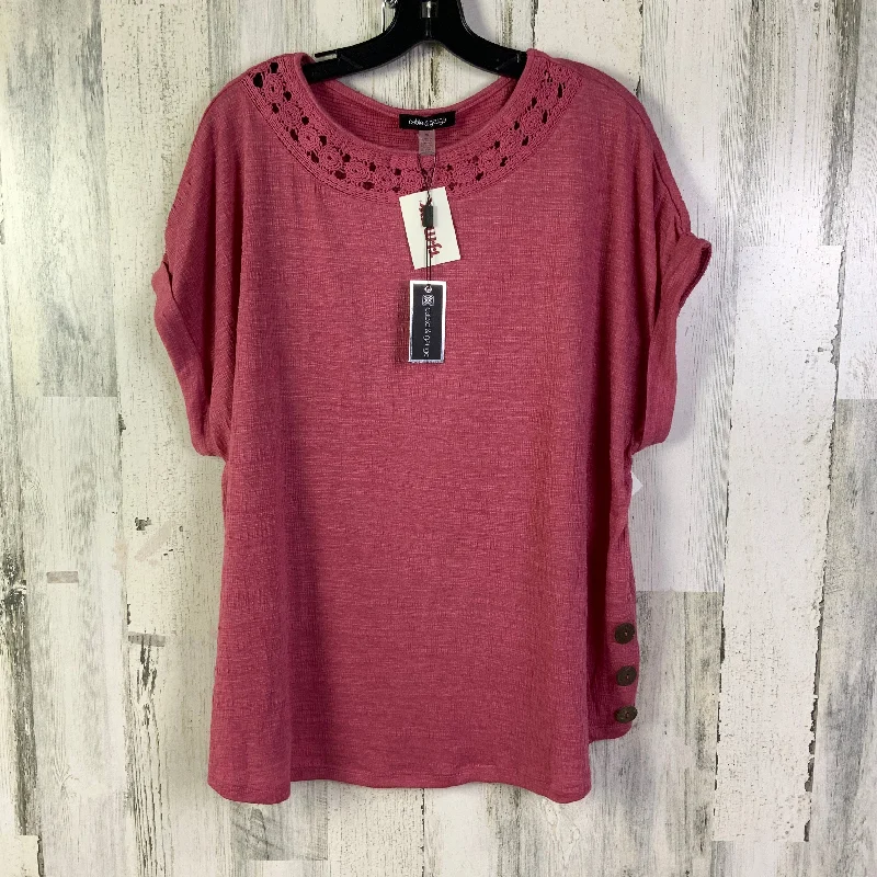 Fashionable And Fashionable Top Short Sleeve By Cable And Gauge In Red, Size: 1x
