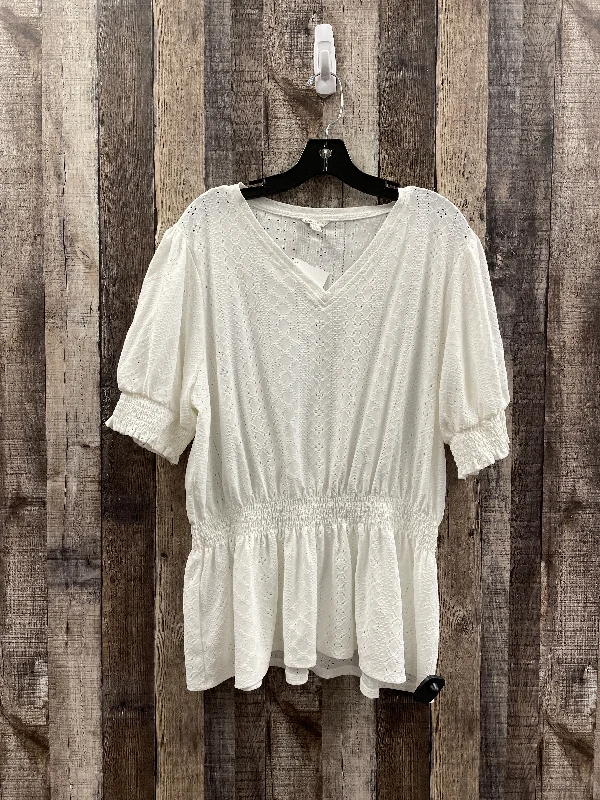 Unique Fashion Top Short Sleeve By Cato In White, Size: 1x