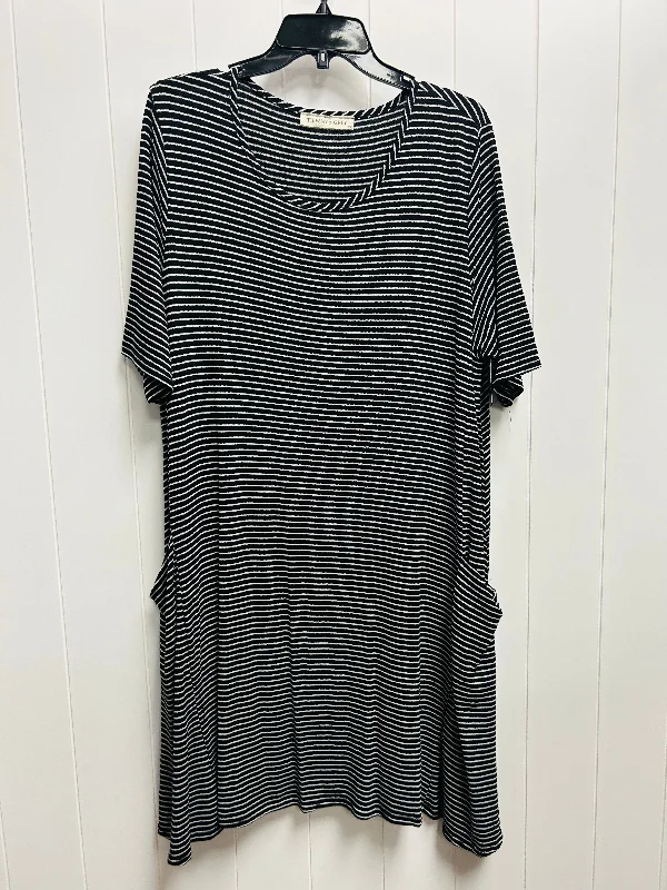 Trendy And Casual Tunic Short Sleeve By tiffany & grey In Black & White, Size: 2x